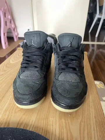 JODAN4 retro x KAWS AIR