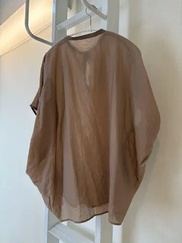 베이지 블라우스