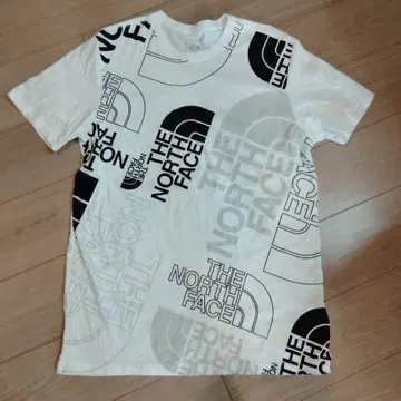 THE NORTH FACE 로고 프린트 티셔츠