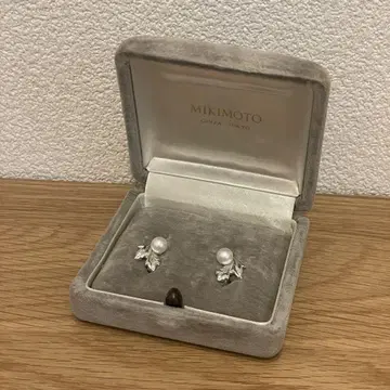 MIKIMOTO 진주 리프 디자인 이어링