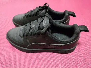 Puma 블랙 스니커즈