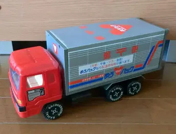 ISUZU 빨간 트럭 우편 배송 디자인