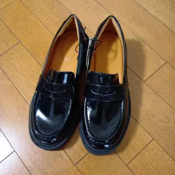 UNIQLO : C 블랙 컴포트 필 로퍼 24