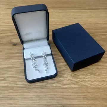 크리스탈 장식 롱 귀걸이 실버
