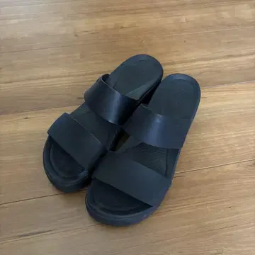 crocs 블랙 통굽 샌들