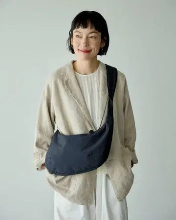 북유럽, 생활 도구점 문 모양 크로스 바디백 블랙