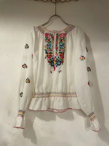 새상품급 빈티지 헝가리 자수 블라우스
