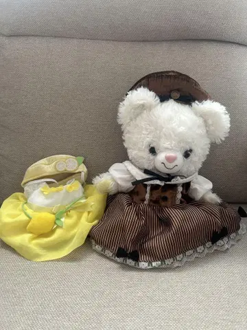유니베어 봉제 인형과 코스튬