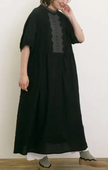 SM2 사만사 모스모스 플라켓 레이스 절개 원피스 블랙