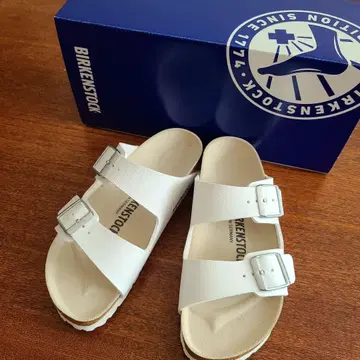 BIRKENSTOCK 애리조나 화이트 2 스트랩 샌들