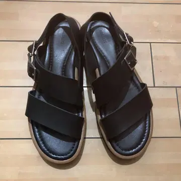 AURALEE 블랙 샌들