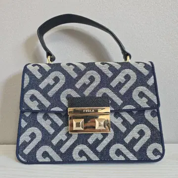 FURLA 로고 패턴 숄더백