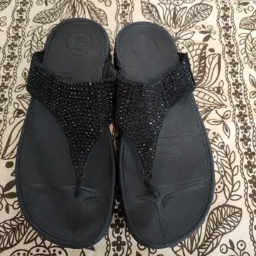 비즈 장식 블랙 플립플랍