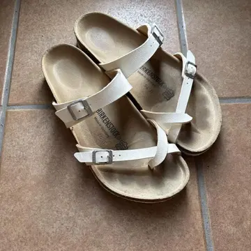 BIRKENSTOCK 화이트 샌들
