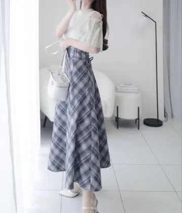 어깨 트임 플리츠 블라우스 도킹 체크 원피스 아이보리/블루