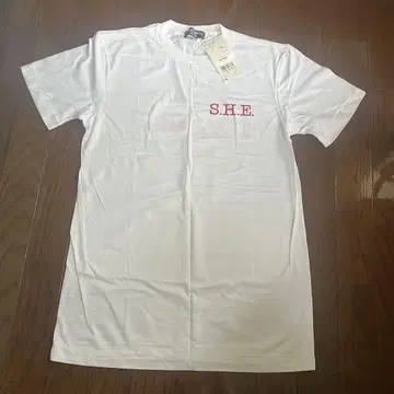 S.H.E. 티셔츠 화이트 사가와 익스프레스