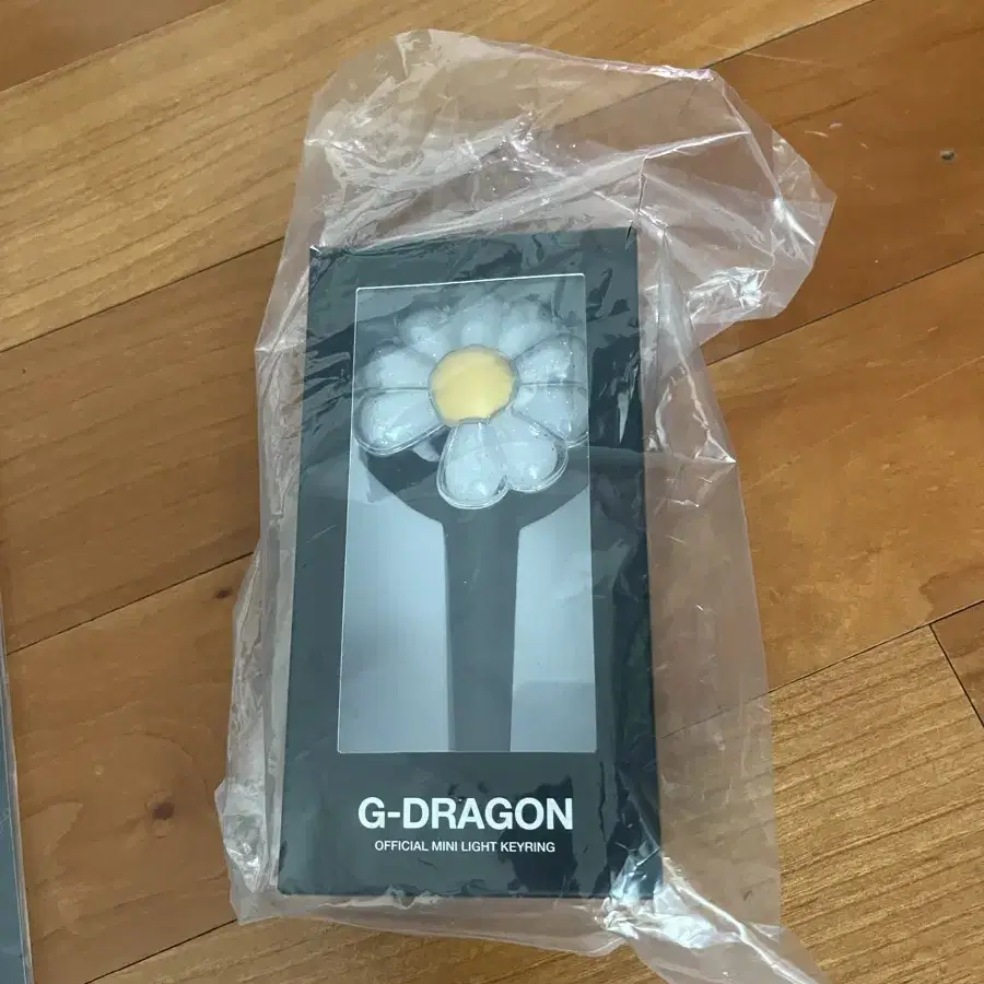 【PEACEMINUSONE】 G-DRAGON Ubermensch Keycap Keyring G-DRAGON [ KEYCAP KEYRING ] Übermensch 2025 WORLD TOUR IN