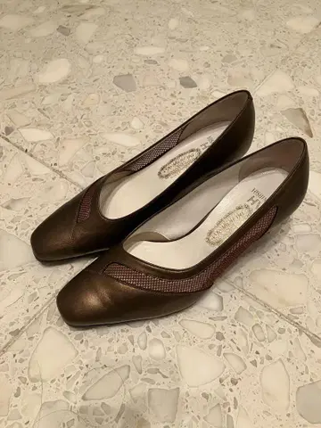 새상품급 긴자 요시노야 브라운 메쉬 힐 펌프스