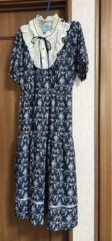 네이비 꽃무늬 프릴 원피스 M 사이즈