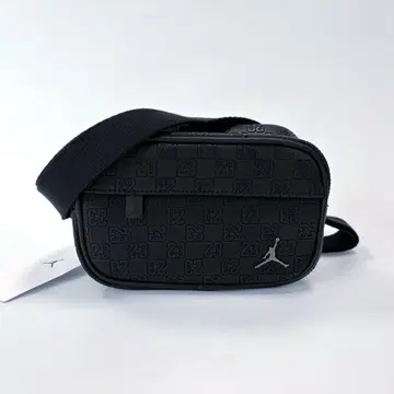 새상품 JORDAN BRAND 모노그램 카메라 백 블랙