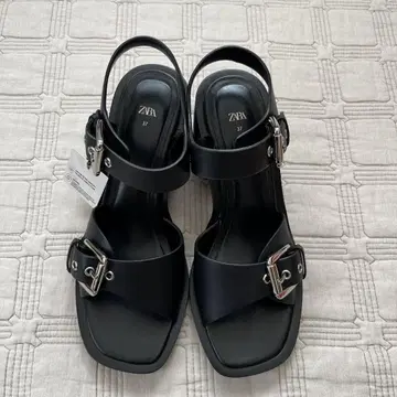 ZARA 버클 가죽 샌들 37