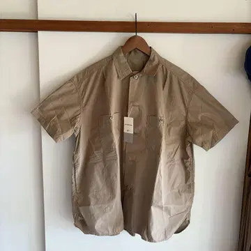 BEAMS BOY 베이지 반팔 셔츠 ATTENTION 택 포함