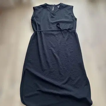 New Balance 슬리브리스 롱 원피스 블랙