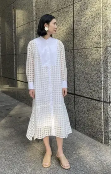 어도어 자수 체크 원피스