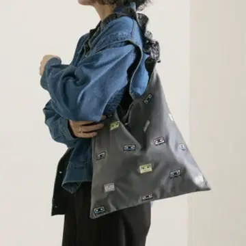 ear PAPILLONNER 이아파피요네 토트백 가죽 자수