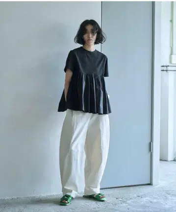 마주르 OTONA SWITCHING HALF PEPLUM TEE