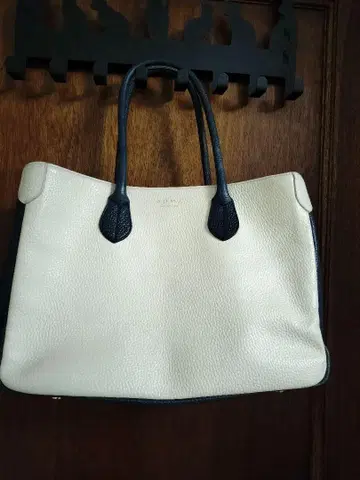 A.D.M.J. 아이보리 가죽 토트백