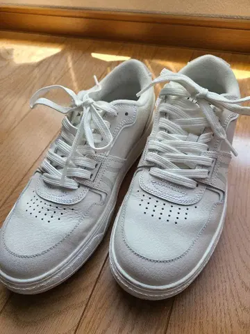 새상품급 라코스테 LACOSTE 화이트 스니커즈
