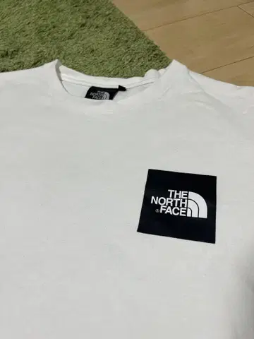 THE NORTH FACE 로고 티셔츠 화이트