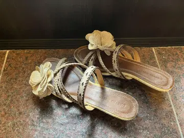 베이지 플라워 장식 샌들 약 5cm 힐