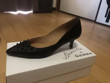 Daniella & GEMMA 블랙 펌프스