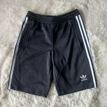 새상품급 adidas 하프 팬츠