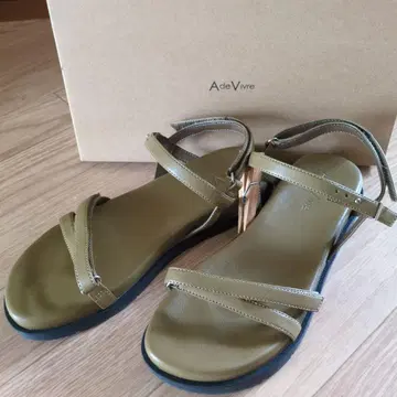 A de Vivre 스트랩 샌들