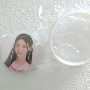 ILLIT 유나 캔배지 러버 밴드 가챠 캡슐 토이
