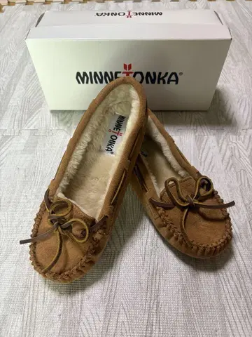 MINNETONKA 브라운 모카신