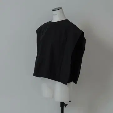 LOHEN 하이 카운트 2WAY 크롭 블라우스 블랙