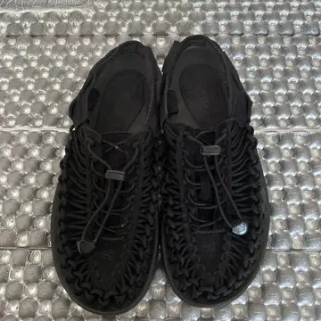 KEEN 유니크 샌들 25