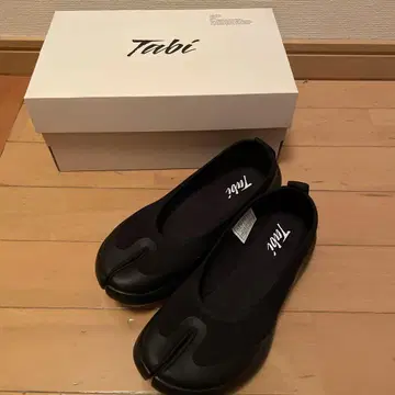 저널 스탠다드 Tabi 플랫슈즈 블랙
