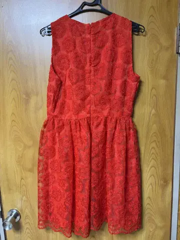 ZARA 빨간색 꽃무늬 자수 슬리브리스 원피스