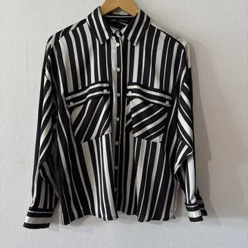 ZARA 스트라이프 패턴 긴팔 셔츠 M 사이즈