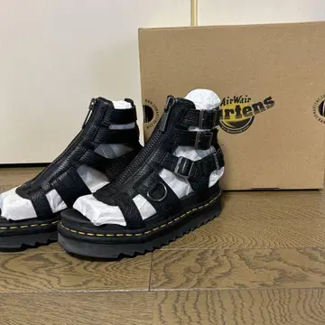 Dr. Martens 블랙 스포츠 샌들