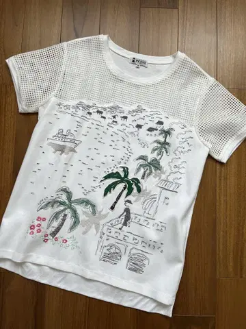 새상품급 피코네 비치 풍경 자수 화이트 티셔츠 38