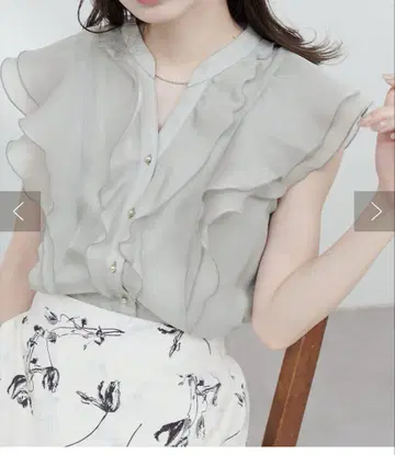 내추럴 꾸뛰르 러플 프릴 키넥 블라우스