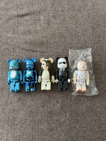 BE@RBRICK 베어브릭 연대 제각각