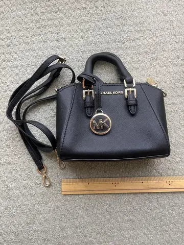 MICHAEL KORS 블랙 미니 숄더백