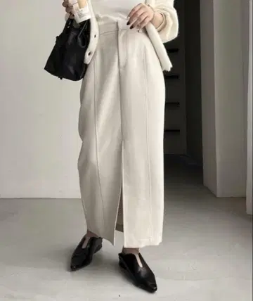 CAPRICIEUX LE'MAGE 앞 슬릿 슬랙스 스커트 화이트